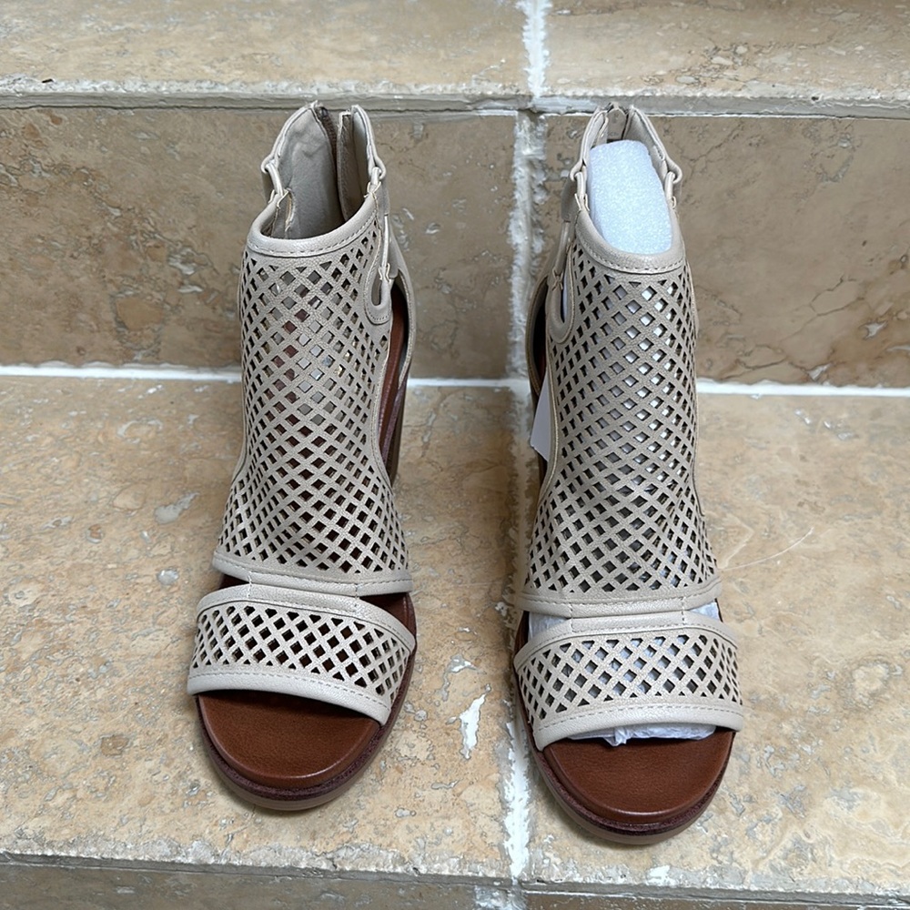 Mia light tan sandal/boot